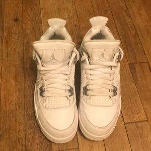 White retro 4 Jordan’s